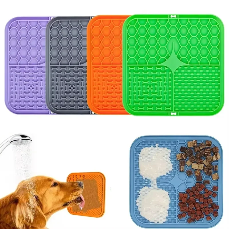 Tapis de léchage en 4 coloris et chien occupé pendant la douche